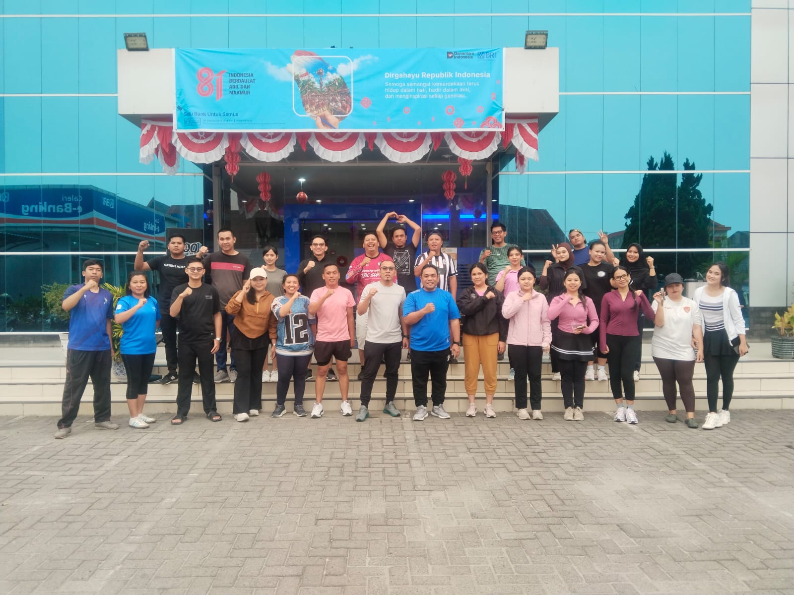 BRI Cabang Tarutung Gelar Senam Sehat Rutin, Dukung Produktivitas dan Pelayanan Nasabah